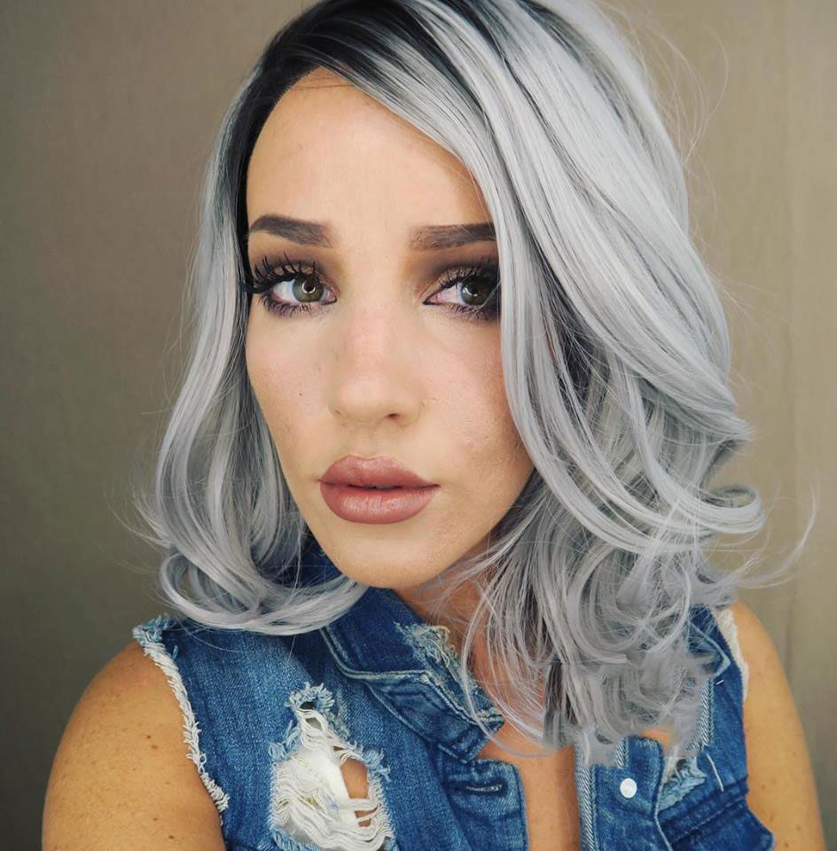 Revlon Nearly Naked kompaktni puder Light 020 - dodatni pogled