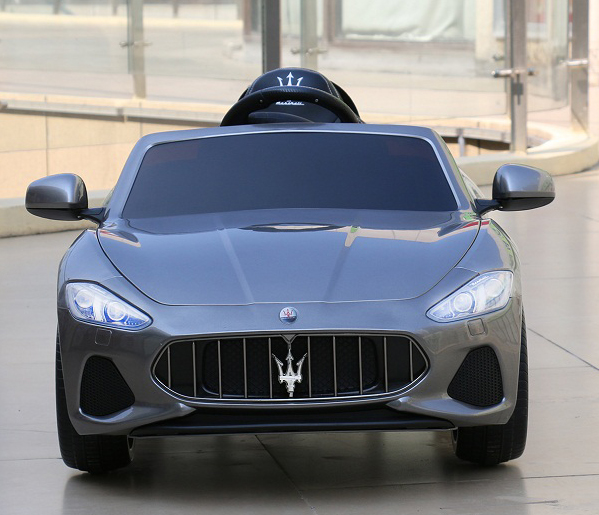 Dečiji automobil na akumulator Maserati Gran Cabrio 2019 Sivi - dodatni pogled