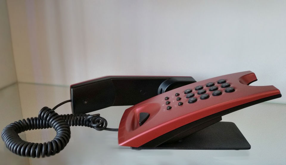 Stoni žičani fiksni telefon TP 4001 DRS Electronics - dodatni pogled