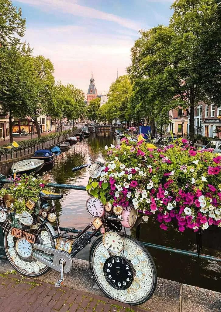 Puzzle 1000 delova Amsterdam - bicikl i cveće Ravensburger 12000780