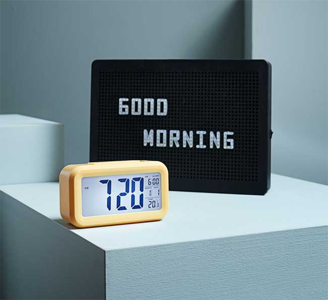 Svetleća LED kutija na baterije sa 100 slova za ispisivanje poruka - dodatni pogled