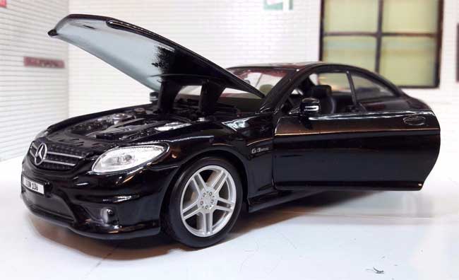 Maisto Metalni automobil Mercedes Benz CL63 AMG 1:24 31297 - dodatni pogled