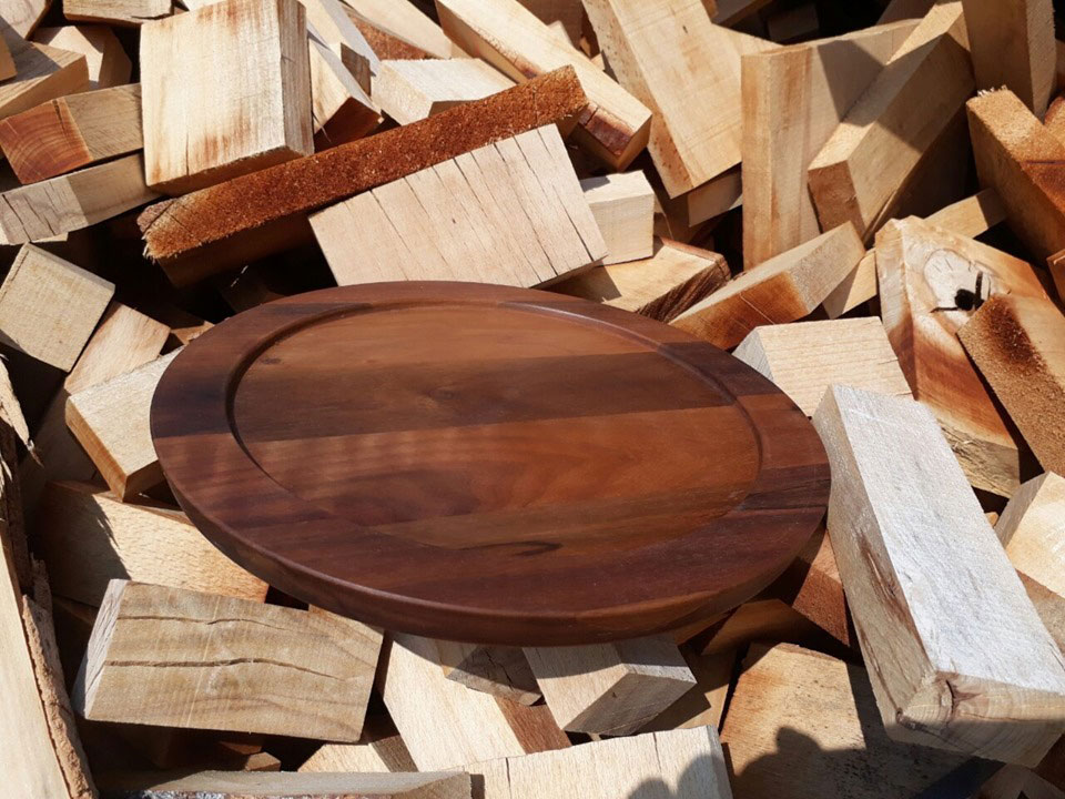 Drveni tanjir od orahovine 29 cm - dodatni pogled