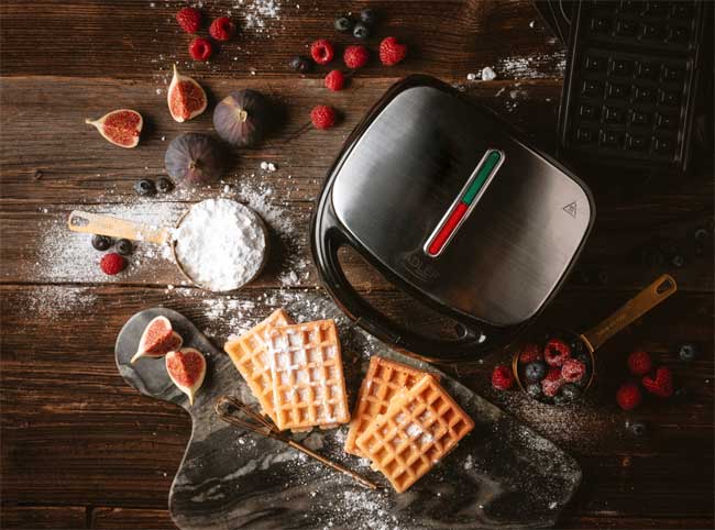 Multifunkcionalni aparat sa izmenjivim pločama za različite kolače i sendviče Adler AD3040 - dodatni pogled