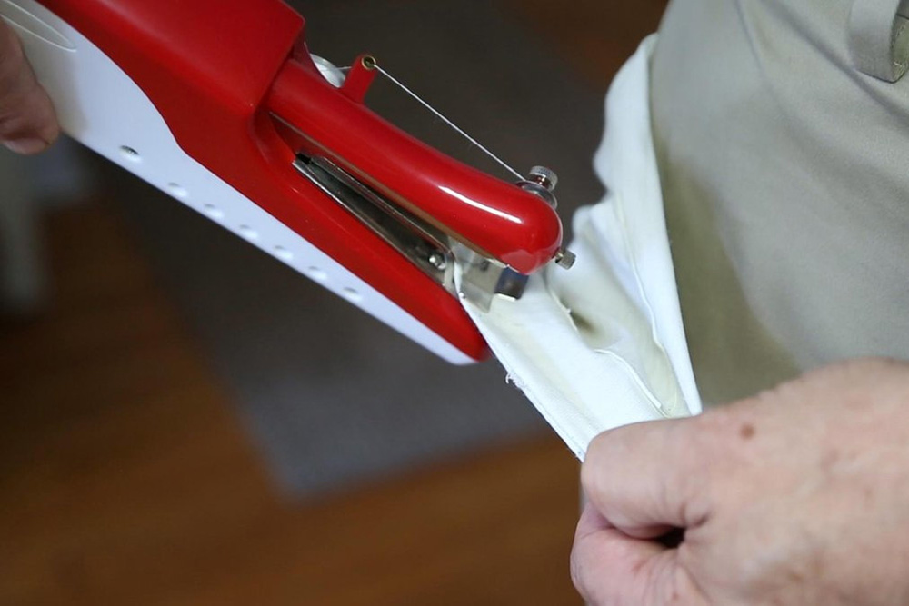 Ručna šivaća mašina delux - dodatni pogled