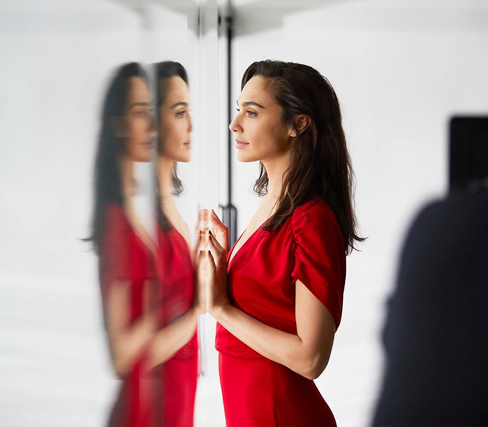 Revlon lak za nokte Raven red 721 - dodatni pogled