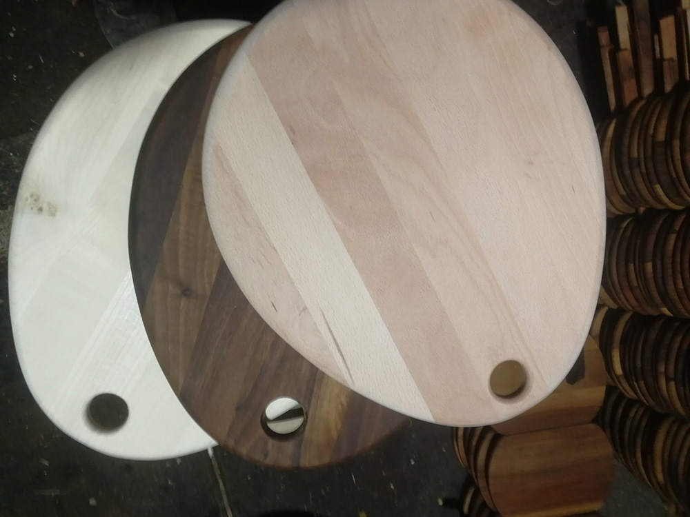 Kuhinjska daska jajastog oblika 350 x 290 x 16 mm od drveta javora - dodatni pogled