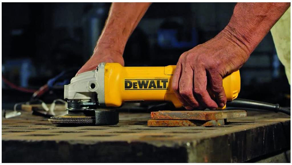DeWalt ugaona brusilica DWE4233 - dodatni pogled