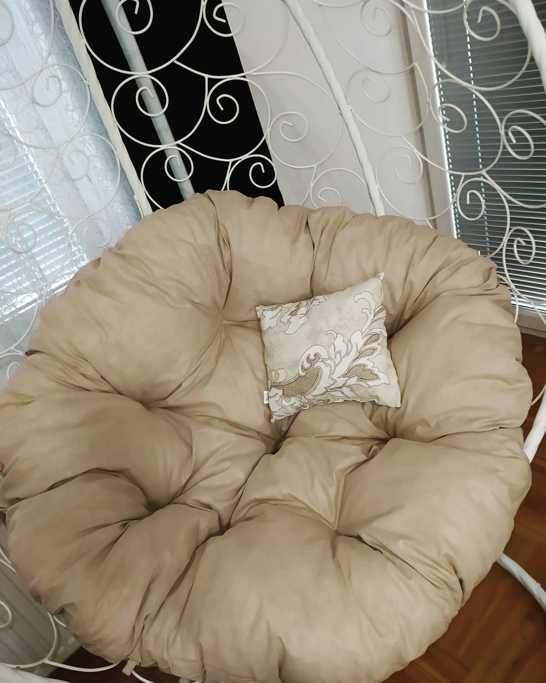 Ljuljaška Jaje - Metalna Domestico WHITE sa jastukom BEIGE - dodatni pogled