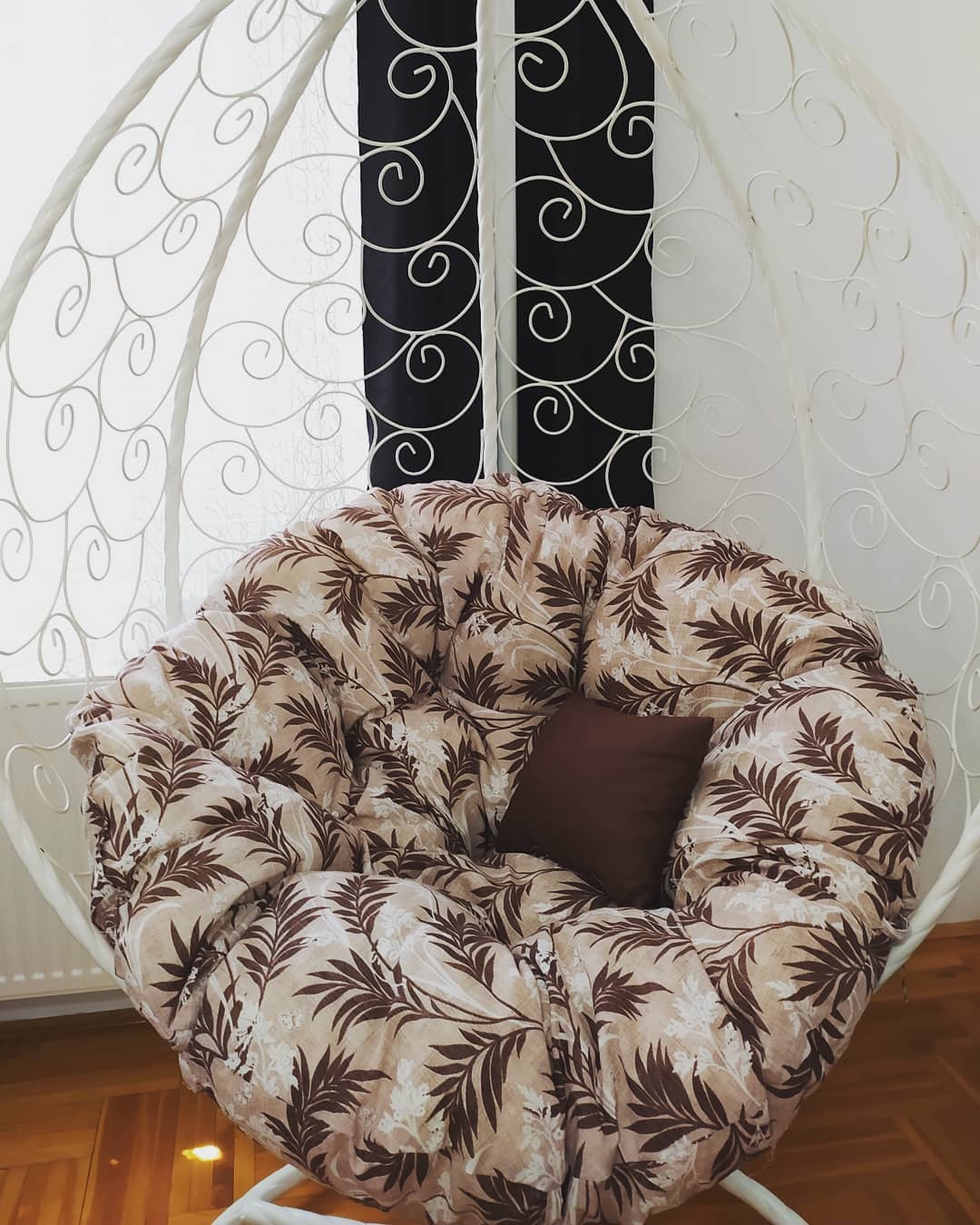 Ljuljaška Jaje - Metalna Domestico WHITE sa jastukom FLORA BROWN - dodatni pogled