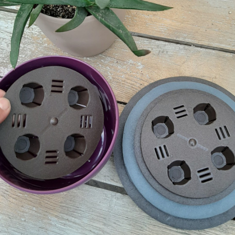 Komplet saksija u mat roze boji sa unutrašnjom tacnom 8 komada - dodatni pogled