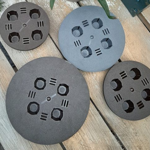 Komplet saksija u mat sivoj boji sa unutrašnjom tacnom 8 komada - dodatni pogled