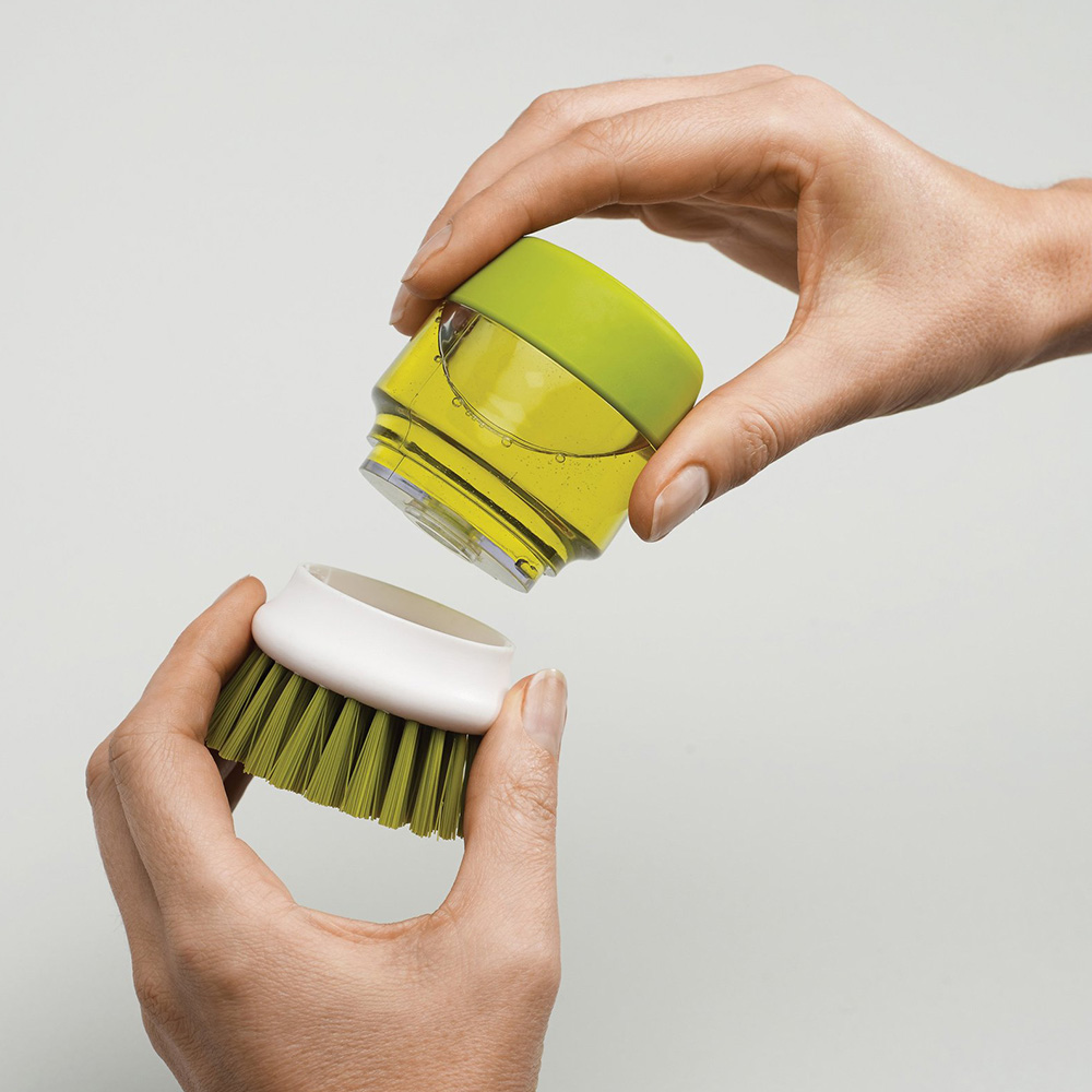 Joseph Joseph Četka sa dozatorom deterdženta Palm Scrub - detalj