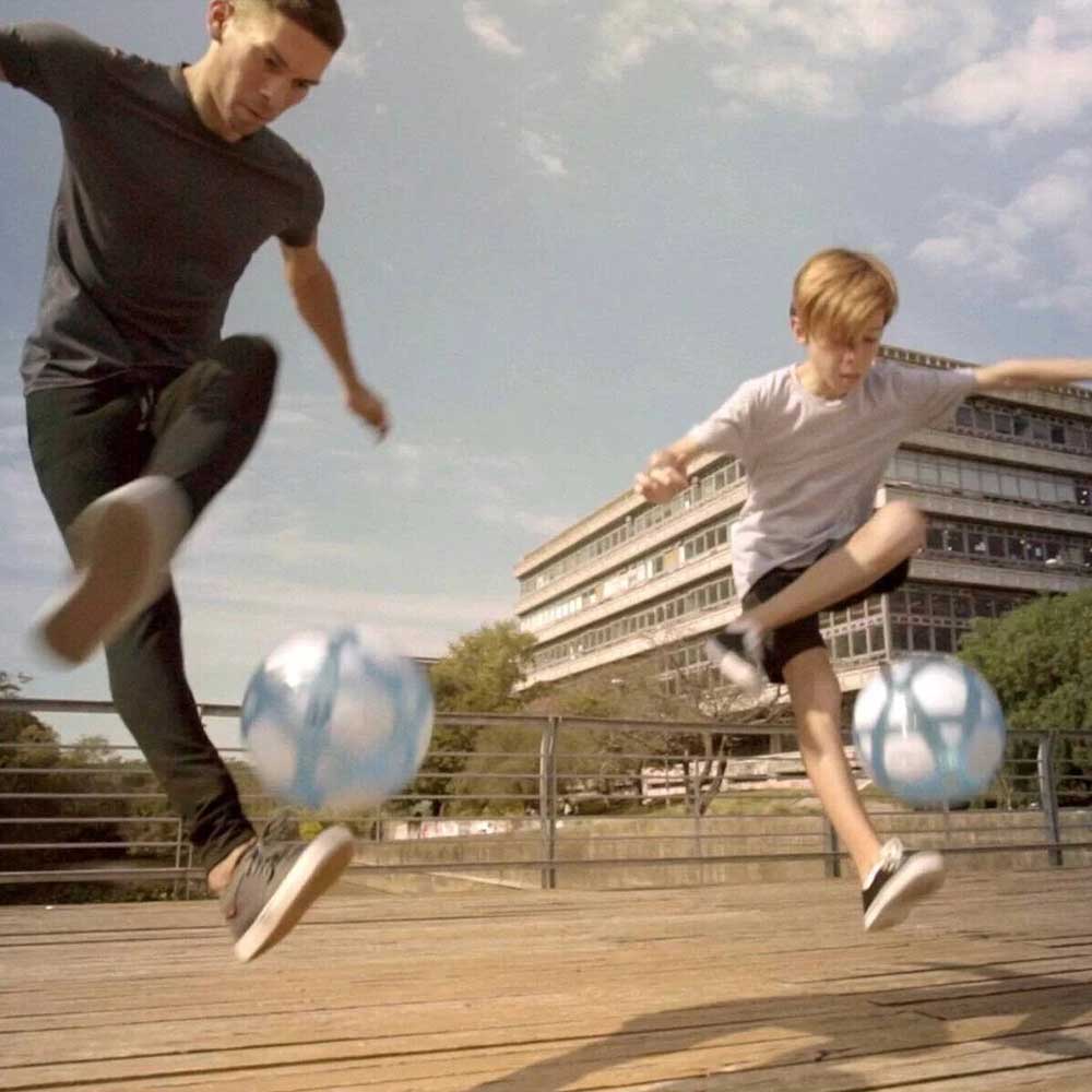 SMART BALL Pametna fudbalska lopta koja broji broj udaraca i svetli - detalj