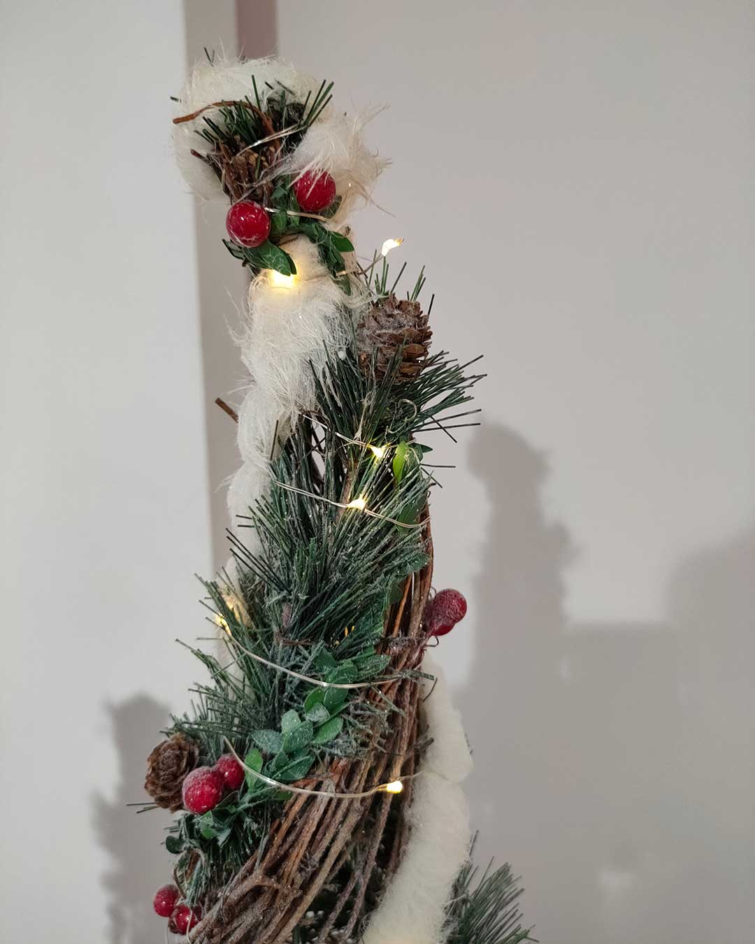 Svetleća LED Kupa Od Ratana Natural Cone 80 cm - detalj