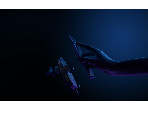 Xiaomi Mi bežični auto punjač 20W - detalj