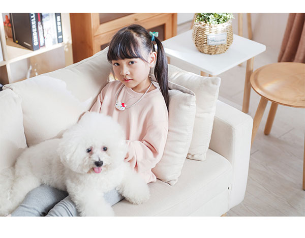 Nosivi prečistač vazduha u obliku ogrlice AirVida C1 Hello Kitty red - detalj