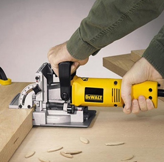 DeWALT kekserica DW682K - detalj