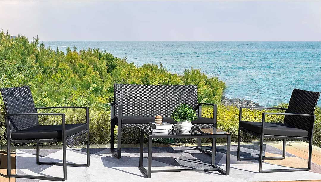 Garnitura od Ratana Biani - 2 Fotelje, Dvosed i Sto sa Staklom - detalj