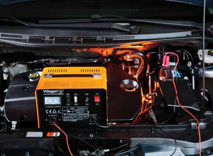 Villager Punjač za akumulator od 12V ili 24V VCB 18 S - detalj