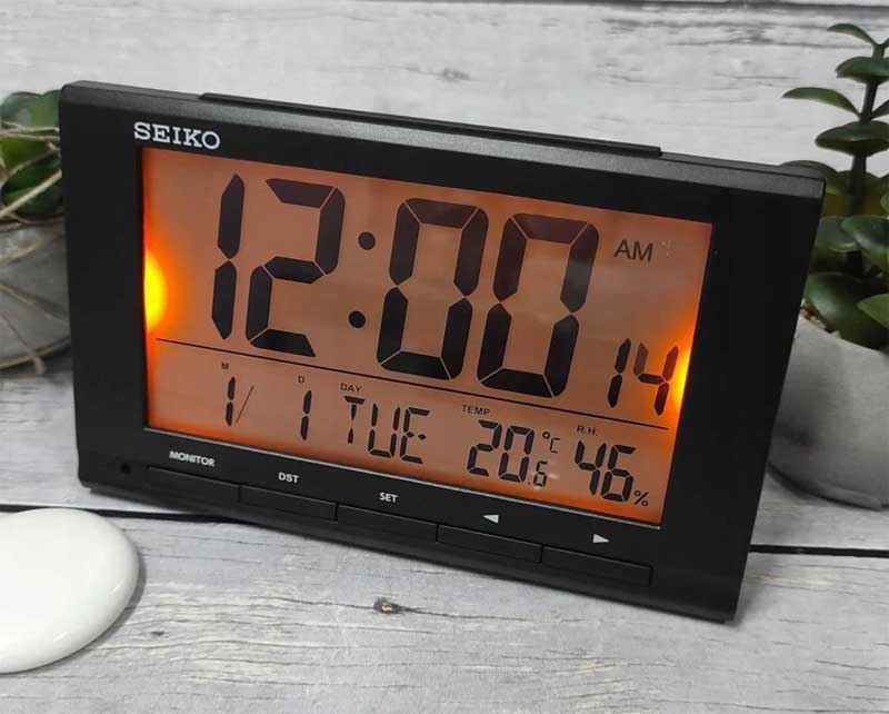 Digitalni stoni sat Budilnik Seiko QHL090K - detalj