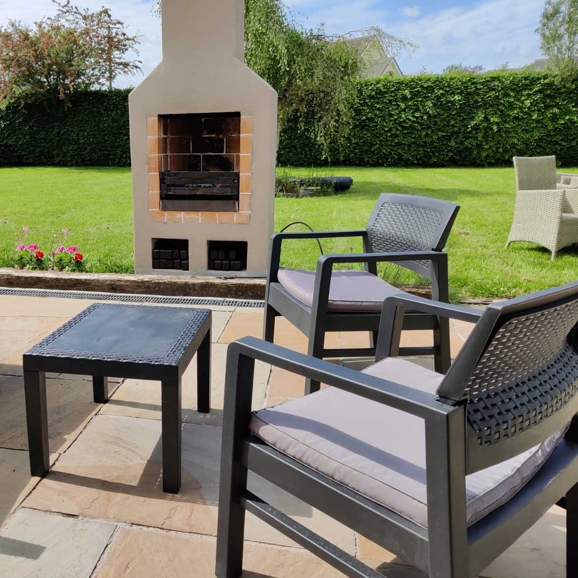 Garnitura Za Terasu Kraka - 2 Fotelje sa jastucima i Sto - detalj