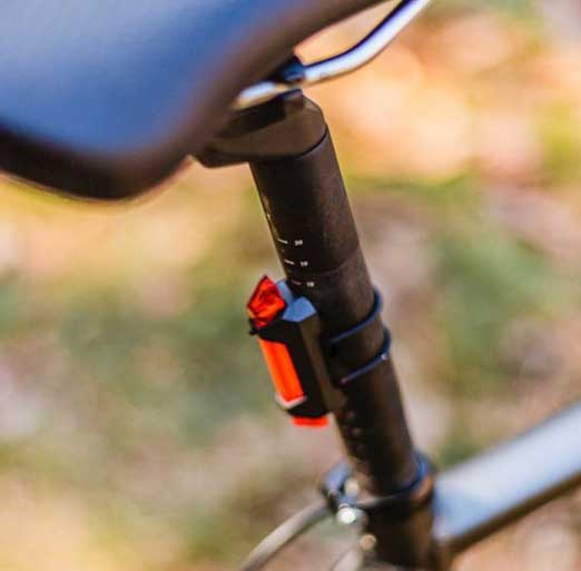 Komplet punjivih LED svetiljki za bicikl - detalj