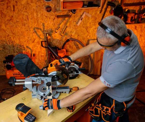 Akumulatorska brushless dijagonalna testera Villager Fuse VMS 18520 Sa poklon baterijom i punjačem - detalj