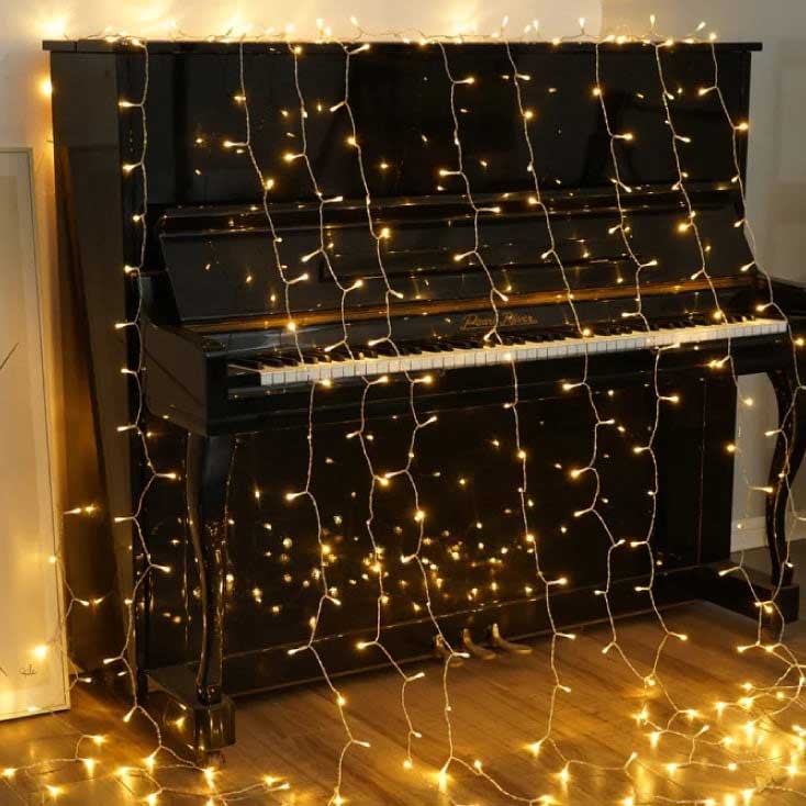 Niz sa 300 toplo belih LED dioda i 8 režima rada Za spoljnu i unutrašnju upotrebu - detalj