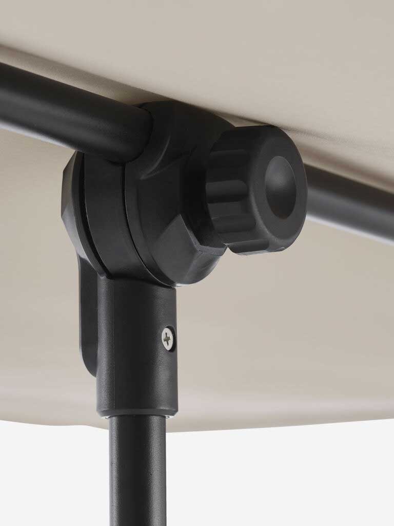 Balkonski četvrtasti suncobran – Pametno rešenje za male oaze - detalj