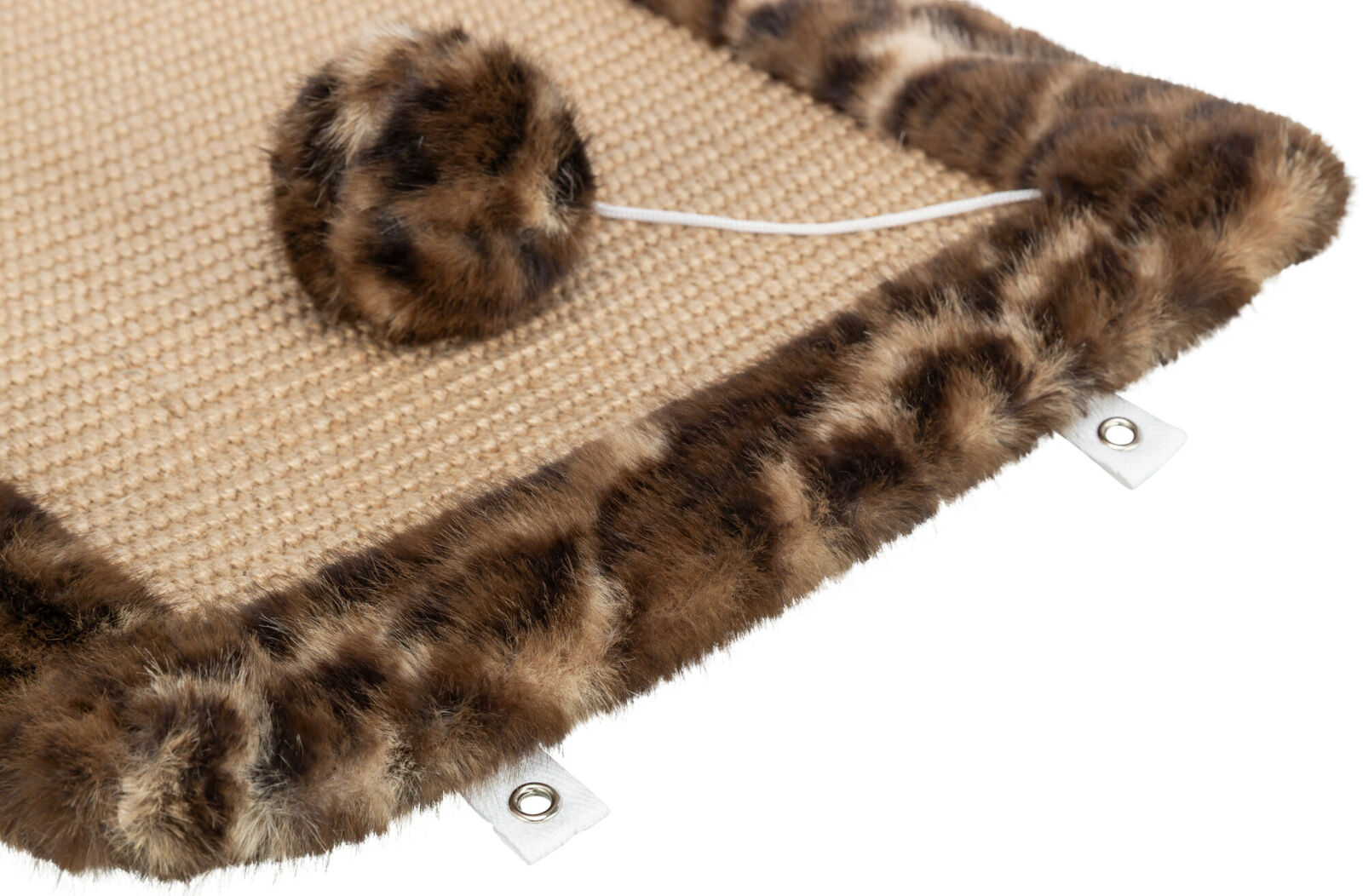 Prostirka grebalica za mačke 55cm sa lopticom Leo brown TRIXIE 48171 - detalj