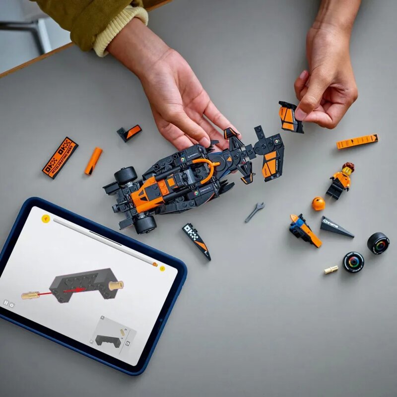 LEGO® Speed Champions McLaren F1 Team MCL38 trkački automobil - detalj
