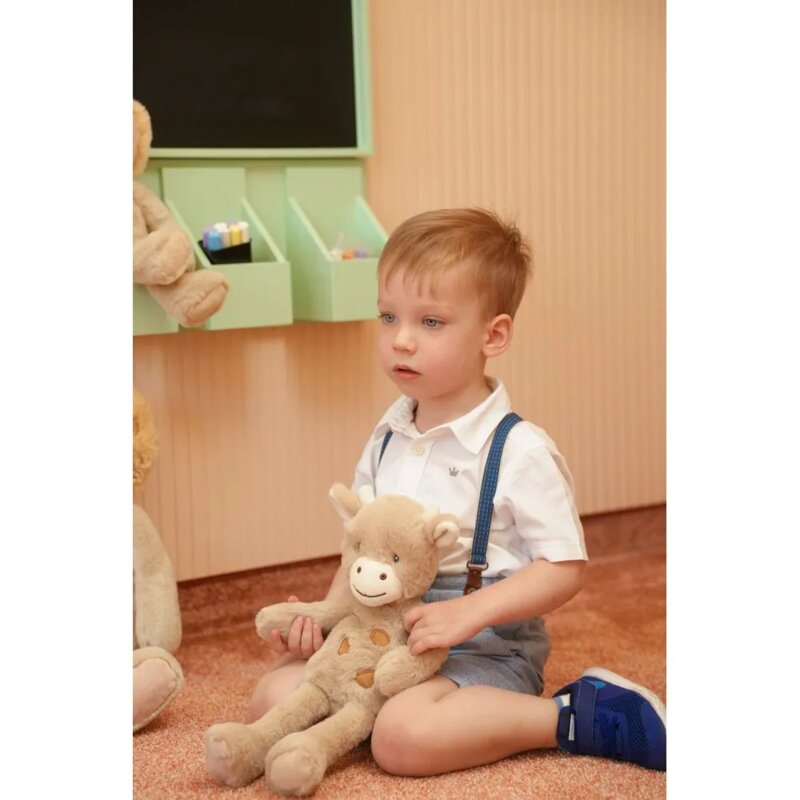 HYGGE Plišana igračka Žirafa Gigi 38cm - detalj