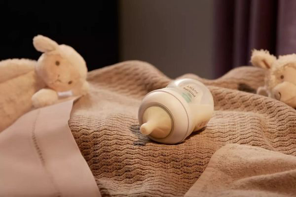 Philips Avent Flašica za bebe Natural response 125ml sa cuclom 0m+ SCY670/01 - detalj