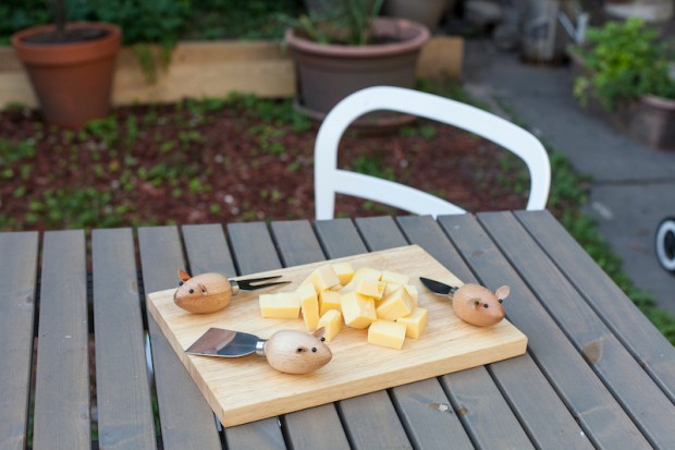 Daska za sečenje i noževi za sir - miševi - detalj