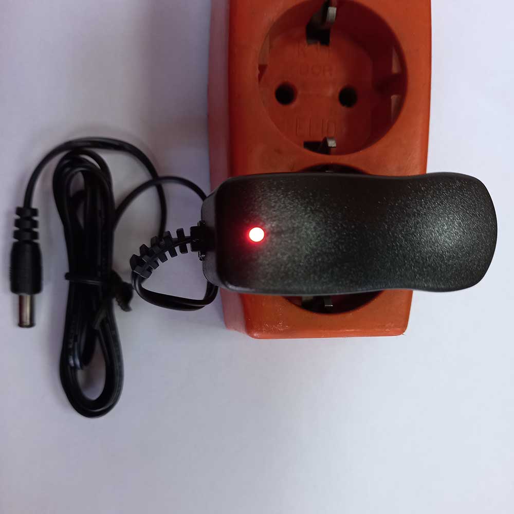 Adapter za struju za Medisana merače krvnog pritiska BU90E, BU510 i BU512 - detalj