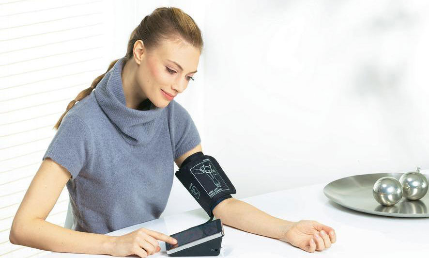 Merač Krvnog Pritiska Sa Ekranom Osetljivim Na Dodir i USB portom - Beurer BM 58 - detalj