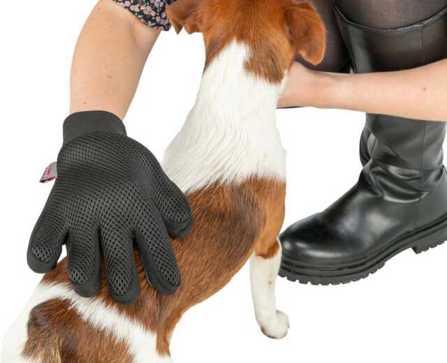 Rukavica za negu krzna i masažu pasa i mačaka Trixie 23393 - detalj