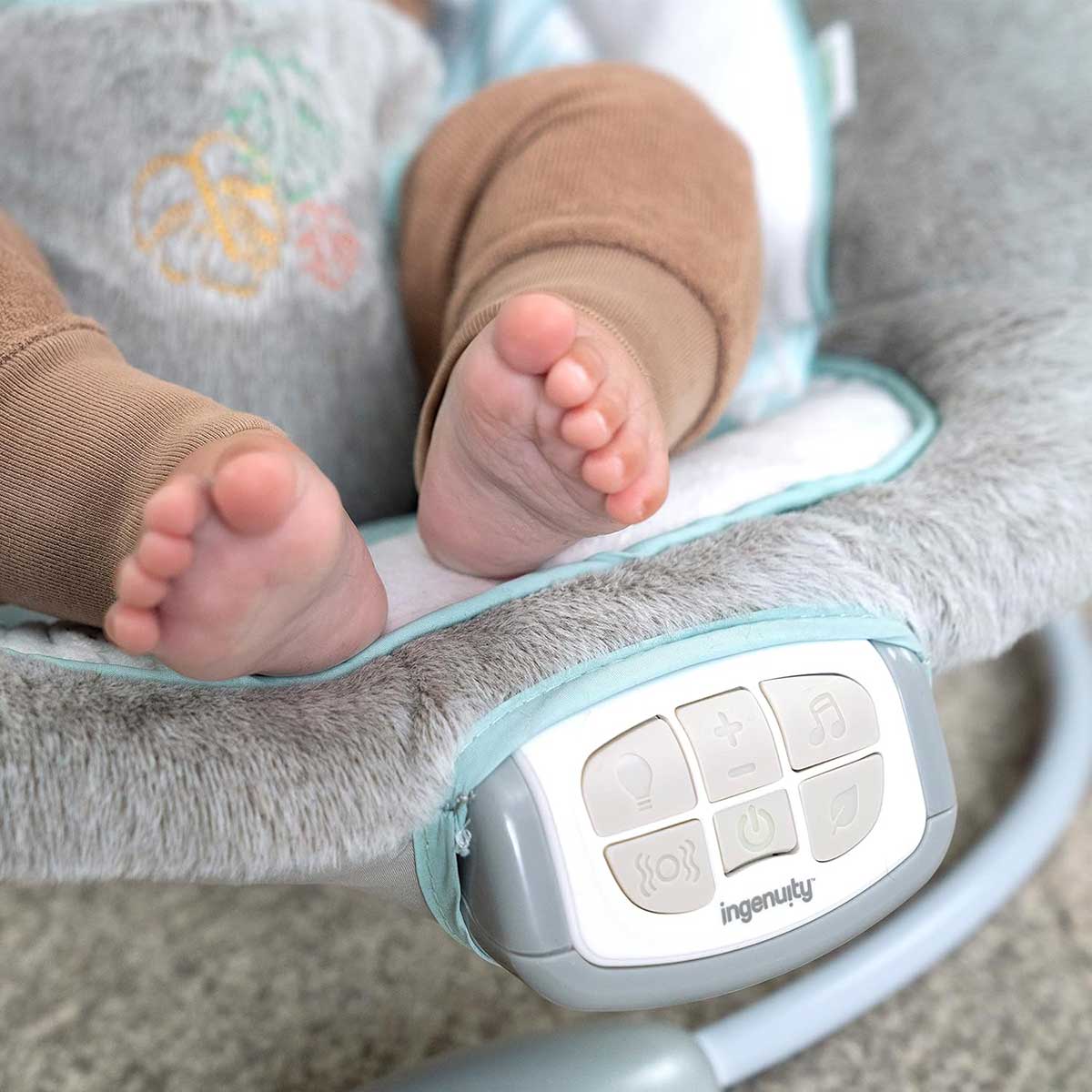 Ingenuity™ Ležaljka za bebe sa svetlima, vibracijom i melodijama Kitt 13106 - detalj