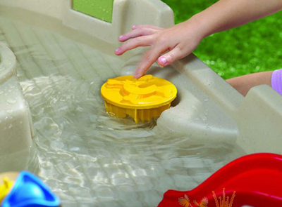 Little Tikes Piratski brod - vodeni sto LT628566 - detalj