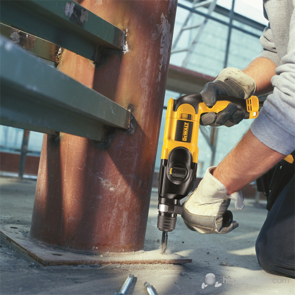 DeWalt Elektro Pneumatski Čekić SDS Plus D25013K - detalj