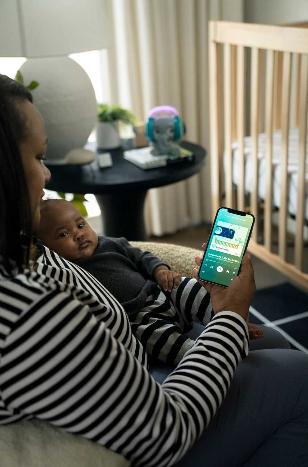 Muzička igračka za bebe sa noćnim svetlom i bluetooth-om Slonče Erl Baby Einstein™ 12395 - detalj
