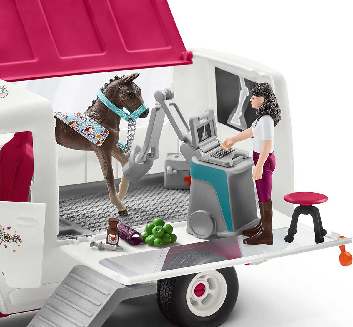 Schleich® Horse Club figure Veterinarski kombi sa veterinarkom i ždrebetom 42439 - detalj