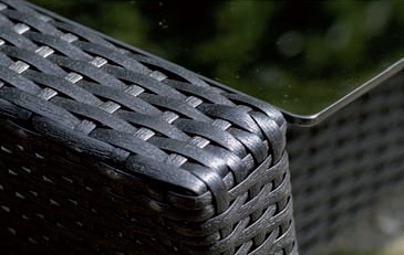 Baštenska Garnitura Barcelo - 2 Fotelje Dvosed i Sto Sa Staklom - detalj