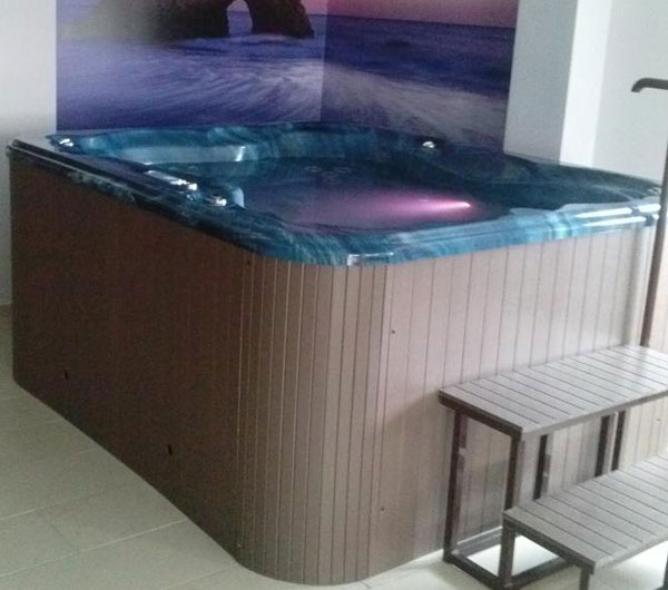 Masažni SPA bazen Capri Lucite International akril u boji - detalj