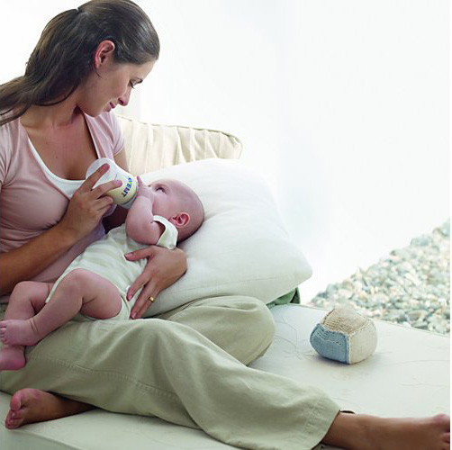 Avent Plastična flašica Classic 125ml sa cuclom za novorođenče 0m+ - detalj