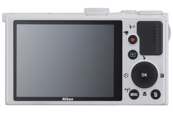 Nikon Digitalni Fotoaparat CoolPix P340 WiFi White - detalj