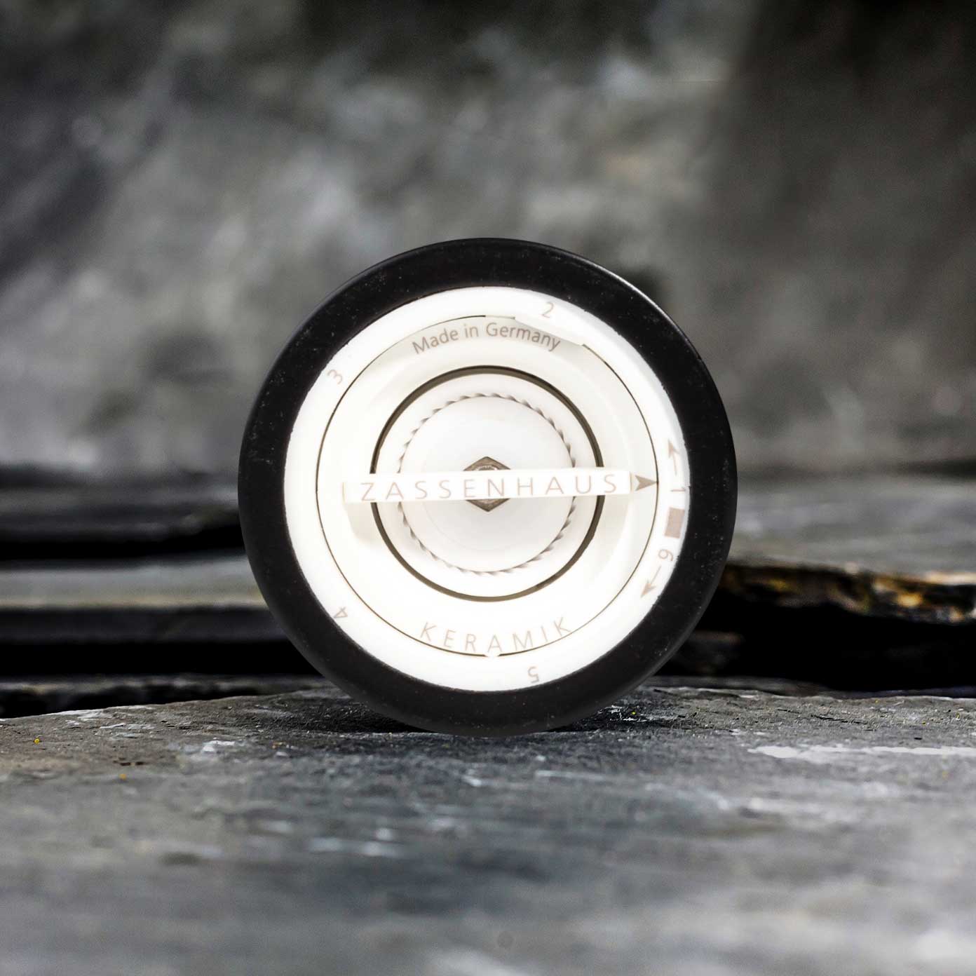 ZASSENHAUS Mlin za so, biber i druge začine Hamburg mat crni 18cm - detalj