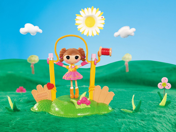 Mini Lalaloopsy Lutka Playset Prairie Dusty Trails preskače konopac 529507 - detalj