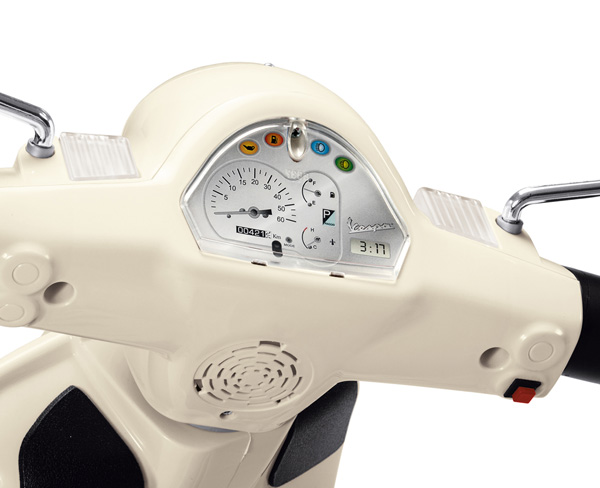 Peg Perego Vespa na akumulator 12V - detalj